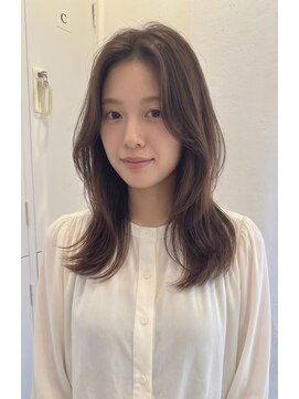 トレ(tre.) 小顔ゆるふわレイヤーミディ