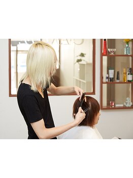 受賞歴多数・ハイキャリアの注目スタイリストによる高技術の施術で、満足度◎忙しい毎日に癒しと綺麗を♪