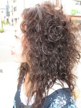 ビーウェーブ(B-wave) ふわっとしたハードなカールが可愛いエアリーカールスタイル