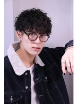 ネイビー(NAVY)&nbsp;メガネに似合う波巻きパーマ マッシュ