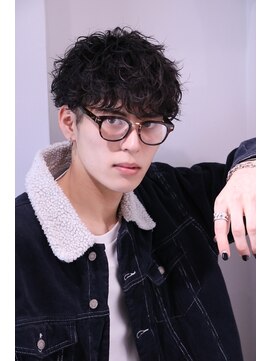 ネイビー(NAVY) メガネに似合う波巻きパーマ マッシュ