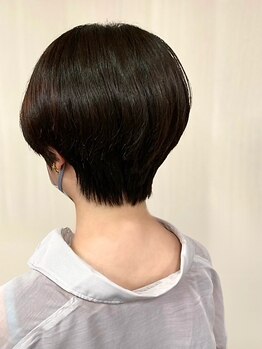 ヘアメイクHY(hair make HY)の写真/白髪は“隠す”だけじゃない！白髪を“活かす”カラーで、あなたの魅力を引き立てます。