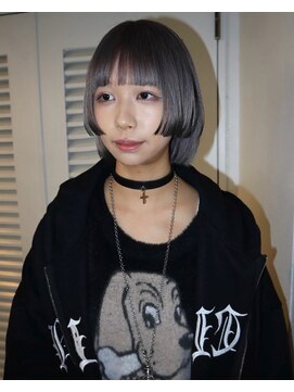 レコ(LECO) シルバーとブラックのデザインカラーボブ