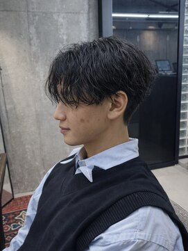 オルカ(ORCA) men's/顔周り/ニュアンスパーマ/韓国/センターパート/新宿