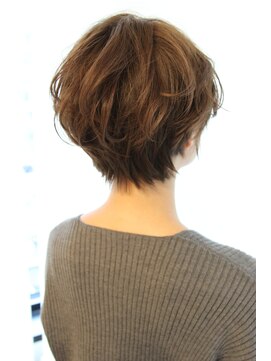 レウナ 外苑前(Reuna) 【30代・40代】大人の女性に人気のひし形ショートボブ