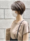 深みブラウンの丸みショート