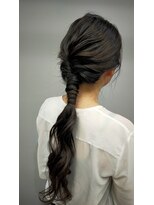 バッカ(BACCA)&nbsp;ローポニーゴム隠しアレンジ　(末松)