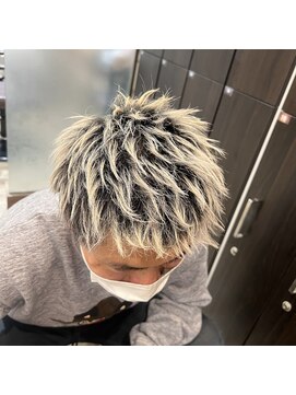 ヘアメイク Y-21 青葉台店 ホワイトカラーアップバング