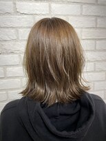 アッシュ 稲田堤店(Ash)&nbsp;イルミナカラーミルクティーベージュ×ミディアム外ハネ