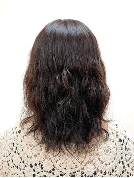 黄ぐまくん美容室 セミロング　ゆるふわパーマ