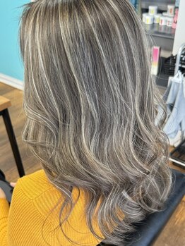 ヘアカロンツー(Hair CALON 2)の写真/圧倒的なカラー技術で”透明感と艶”人気のバレイヤージュ/ハイライトで立体感と柔らかさも再現