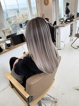 アルーナビューティデザイン シャドールーツ