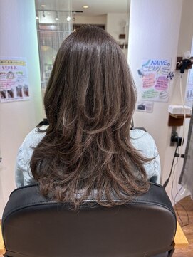 アッシュベージュで軽やかハイレイヤー