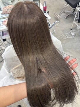 クム(kumu) 韓国/レイヤーカット/暗髪/オリーブ/赤味なし/透明感/髪質改善