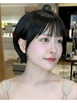 アフロート ルヴア(AFLOAT RUVUA) 【岩田莉奈】40代50代の似合わせカットで若見えショートボブ新宿