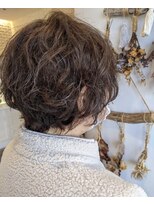 ミラートーク(MIRROR TALK) クセをいかしたパーマ風ショート