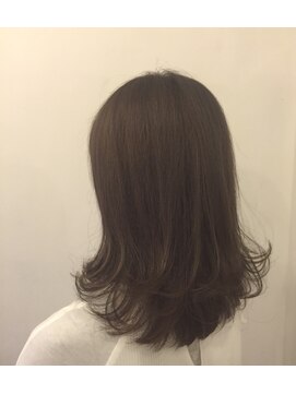 カタチヘアー(HAIR) 毛先揺れる。。。秋。。。セミロングのカタチ。。。