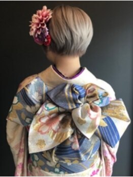 ヴィッカ ヘアーアンドメイク(vikka. hair and make)の写真/【名取/歴10年以上の女性stylist在籍】結婚式・二次会etc...★特別な日は"専門の着付け師"にお任せ下さい！