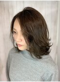ビンテージカーキでつくる外ハネミディアムスタイル