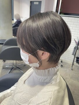 リーオオサカ(Lee Osaka) 【Lee大阪店】耳かけも映える♪ハンサムショート/新出奈津樹