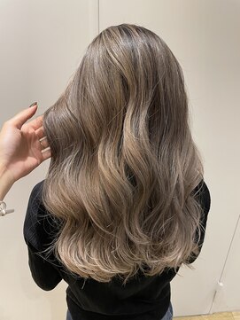 エイト新宿店(EIGHT shinjuku) ミルクティーベージュ