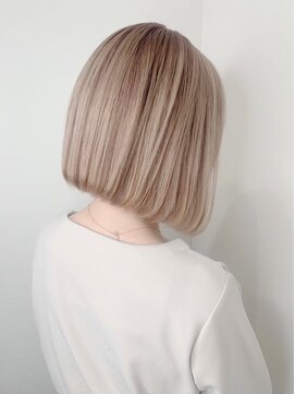 アンダーバーホワイト 広島 本通店(_WHITE) ホワイトベージュ