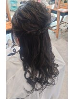 ビスポーク(BESPOKE)&nbsp;20代30代ゆるふわ♪お呼ばれ大人っぽねじり編みハーフアップヘア