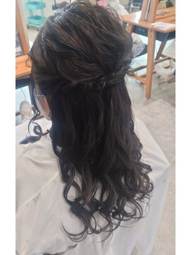 ビスポーク(BESPOKE) 20代30代ゆるふわ♪お呼ばれ大人っぽねじり編みハーフアップヘア