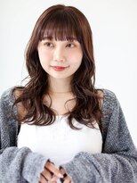 ガリカ(Gallica kinshicho)&nbsp;ぱっつん前髪にレイヤーカットでつくる束感カールのウェットヘア