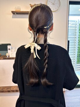 ヒャッカ(hyakka) 結婚式お呼ばれ　リボンを使ったタイトツインヘアセット