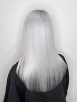 アン(Hair make un)&nbsp;【神田真志　ホワイトシルバー】