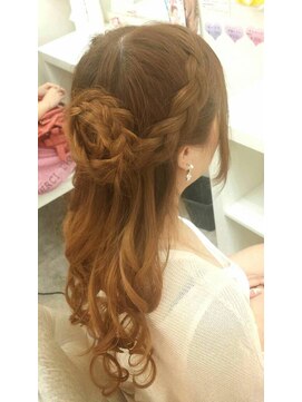 ヘアーメイク ティアラ(Hair make Tiara) ナチュラルお花ヘア☆+゜