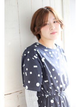 ホワイトルーム(White Room) センターパート×ショートスタイル