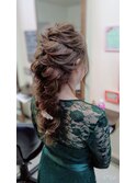 パーティーヘアのダウンスタイルはゆるフアが命