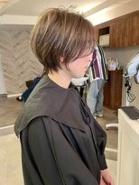 エミヲ 石川町(emiwo)&nbsp;emiwo小川『白髪ぼかしハイライトショート』白髪カバーで-10歳