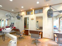 ローズ美容室の雰囲気（3席のみのプライベ-ト空間で周りを気にせずゆっくり過ごせます。）