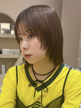 ヒビヲ(HIBIO) タッセルボブ長めボブ外ハネボブミルクティーベージュハイトーン