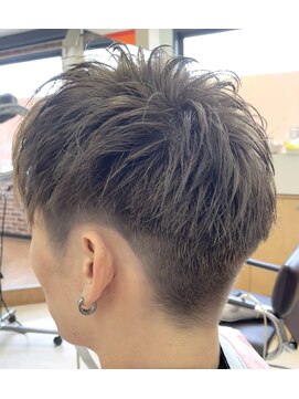 カットハウス はさみの部屋 メンズ/ショートレイヤー/ツーブロ/刈り上げ/Ｗカラー/アッシュ