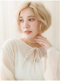 ハイトーンカラー小顔ニュアンスパーマ金髪ショートボブW大宮