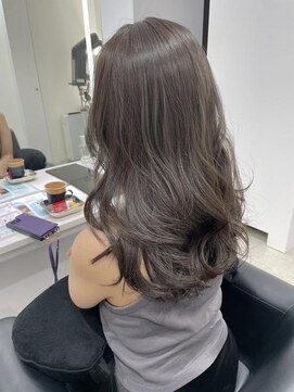 ノーム(NORME) レイヤーカット×アッシュグレージュカラー