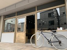 店前駐車場2台ご利用出来ます。