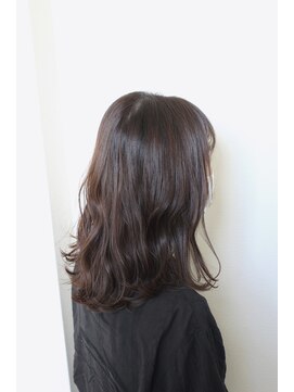 ビアージュ(Viage) :ミディアム   :ナチュラル   :外はね   :リラクシー  :ブラウン