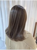 オリーブベージュ