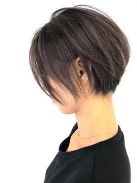 ヘッズ 市川(HEADS ex) ダブルカラーミルクティーベージュインナーカラーショートボブ