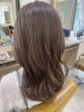 アンフレール ミルクティーグレージュ/大園芽依