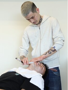 オーディナリーバーバープレース(Ordinary Barber Place)の写真/【フェード無料】男性から圧倒的な支持★カットはシェービング込みで嬉しい♪＜高円寺・メンズ専門サロン＞