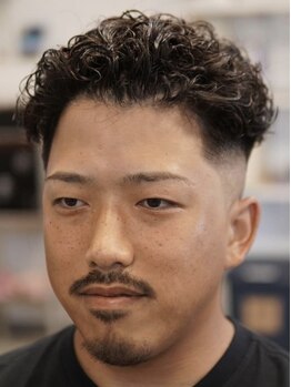 バーバーズ ストーリア(BARBERS STORIA)の写真/【清潔感アップの決め手】顔の第一印象を決める大切なパーツ「眉・ひげ」をトラディショナルな技術で―。