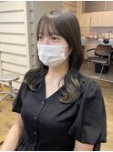 オリーブベージュカラー