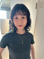 アム(amu)&nbsp;レイヤーカット/パーマヘア/ゆるめパーマ/オン眉/ウルフパーマ