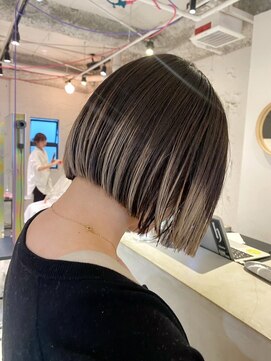 ルーム(Loom.) デザインカラーコントラストハイライト切りっぱなしボブ